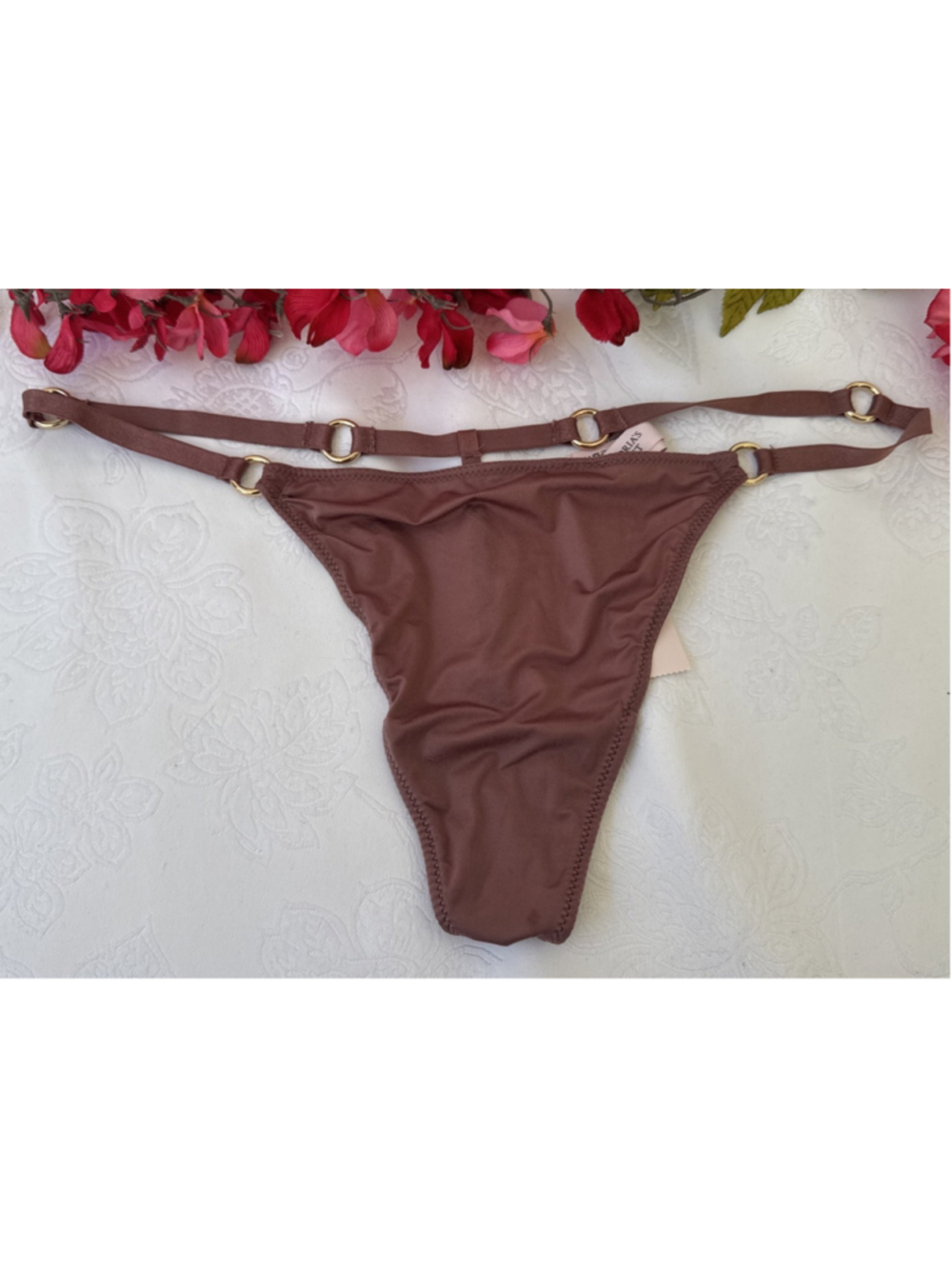 VICTORIAS SECRET XL MOCHA SILKY GOLDTONE O RING CHARM V STRING THONG PANTIES NWT